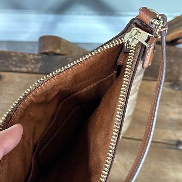 Coach messenger crossbody bag in signature canvas - Picture 8 of 10